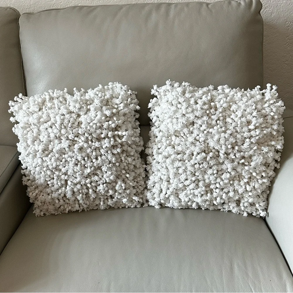 Room Essentials soft pom